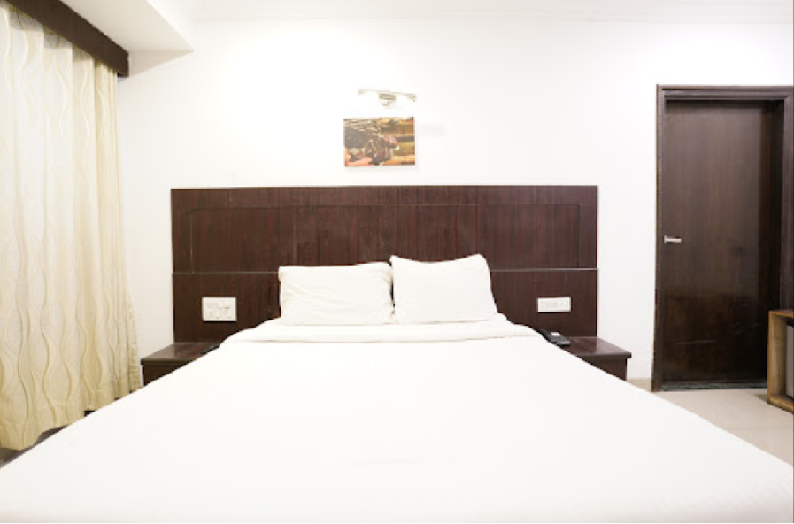 hotel shree sai wada | Deluxe Room